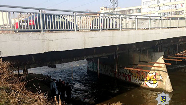 В Харькове под мостом нашли тело мужчины в мешке