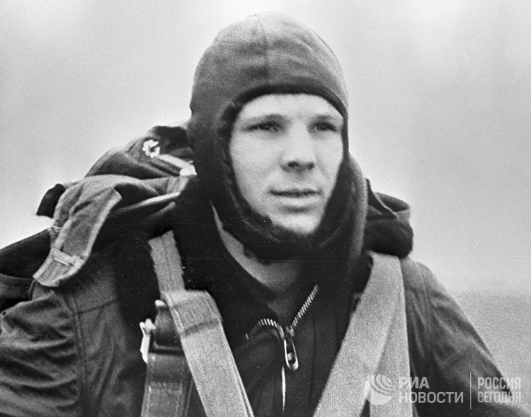 Юрий Гагарин во время тренировки. Кадр из документального фильма Первый рейс к звёздам.