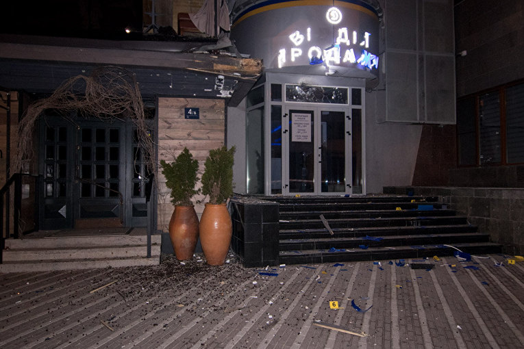 Последствия обстрела здания Киевгорстроя