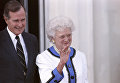 Президент США Джордж Буш с супругой Барбарой. Архивное фото