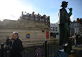 Памятник сыщику Шерлоку Холмсу у станции метро на Бейкер-стрит в Лондоне