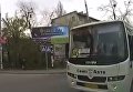 Автобус №445 проехал на красный свет в Киеве