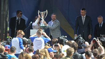 Церемония передачи Кубков Лиги чемпионов УЕФА в Киеве