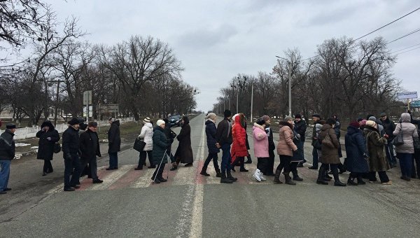 Активисты перекрыли трассу Харьков - Симферополь