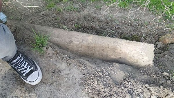 В городе Горохов Волынской области обнаружили бордюры, выложенные из еврейских надгробий