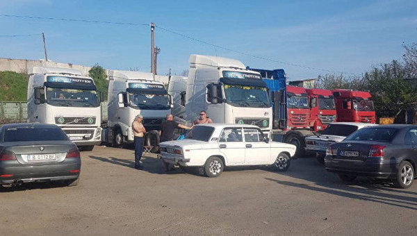 Блокирование российских фур украинскими дальнобойщиками под Одессой
