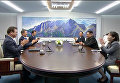Историческая встреча лидеров КНДР и Южной Кореи Ким Чен Ына и Мун Чжэ Ина