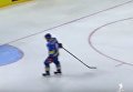 Украинский хоккеист забил шайбу в свои ворота через все поле