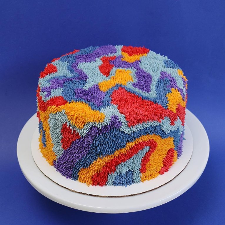Дизайнер и кондитер Алана Джонс-Ман создает вкусные цветные торты