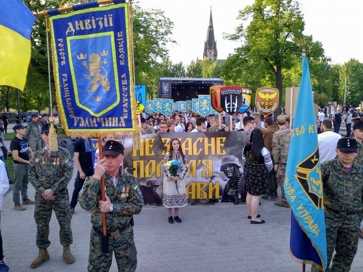 Во Львове националисты провели марш величия и духа