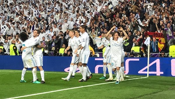 Игроки Реала празднуют выход в финал Лиги чемпионов