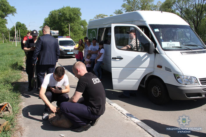 В пригороде Чернигова полиция задержала мужчину, который угрожал взорвать автобус
