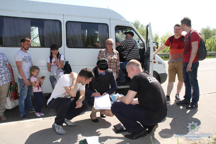 В пригороде Чернигова полиция задержала мужчину, который угрожал взорвать автобус