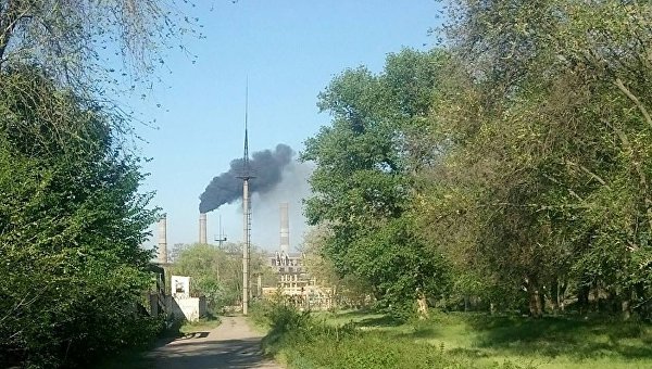 Черный столб дыма над Приднепровской ТЭС