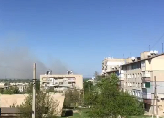 Дым на месте взрывов в Балаклее Харьковской области