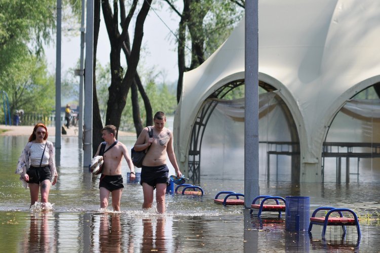 В Чернигове из-за разлива реки затопило городской пляж