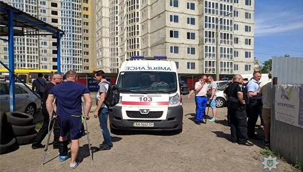 В Киеве на автостоянке в результате конфликта ранен сотрудник СБУ