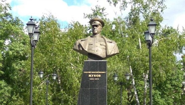 Бюст маршала Георгия Жукова восстановлен в Харькове