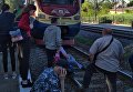 Жители Львовской области перекрыли железнодорожные пути из-за нехватки мест в электричке