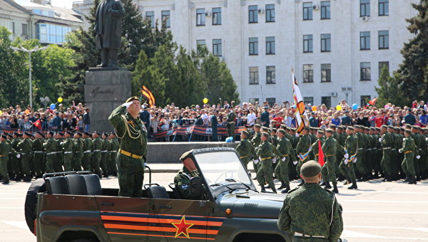 Начальник управления Народной милиции ЛНР Олег Анащенко на военном параде в Луганске. Архивное фото