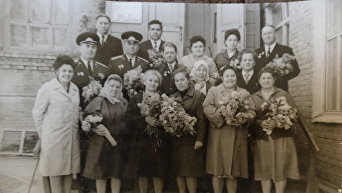 Лилия Иванова (нижний ряд первая слева)