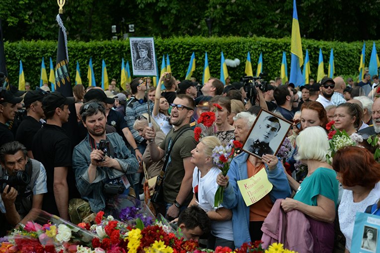 Акция Киевской городской организация ветеранов Украины Мир. Согласие. Единство