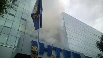 Дым над зданием Интера в Киеве