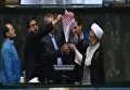Иранские депутаты сожгли флаг США на трибуне парламента. Видео