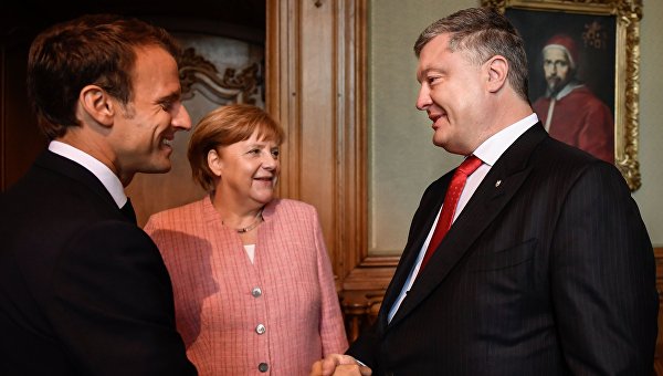 Президент Украины Петр Порошенко, канцлер Германии Ангела Меркель и президент Франции Эммануэль Макрон
