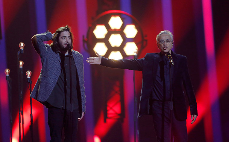 В финале Евровидения 2018 Сальвадор Собрал спел с обладателем Грэмми
