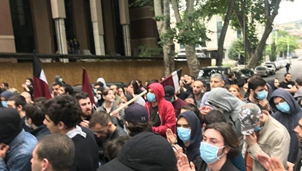Акция протеста с участием молодежи возобновилась в центре Тбилиси