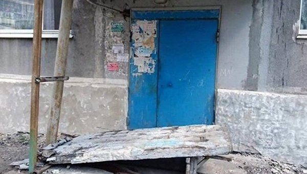 В Донецкой области на четырех детей рухнула бетонная стена