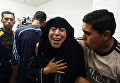 Родственники палестинцев, пострадавших в столкновениях с израильскими военными на границе сектора Газа и Израиля