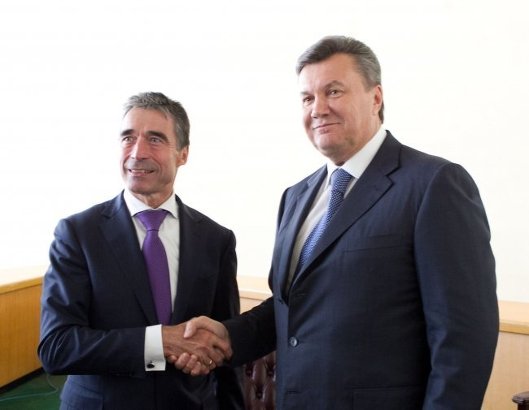 Встреча президента Украины Виктора Януковича с Генеральным секретарем НАТО Андерсом Фог Расмуссеном в Нью-Йорке.