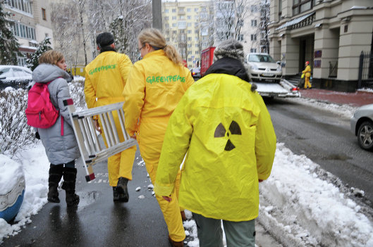 Акция Гринпис против финансирования старых блоков АЭС в Украине 