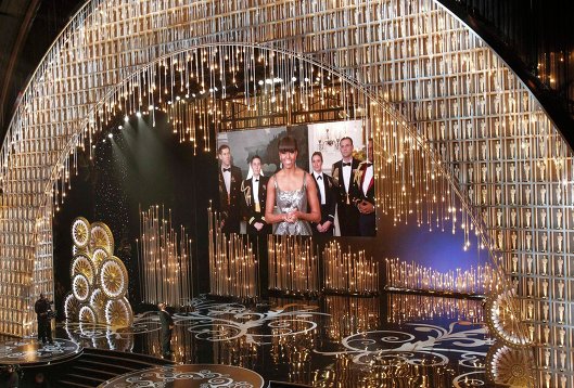Мишель Обама объявляет лауреата премии Оскар за лучший фильм 2012 года.
