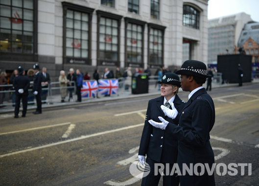 Женщины-полицейские близ собора Святого Павла