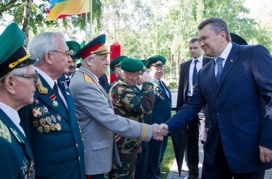 Президент Виктор Янукович взял участие в открытии памятника Защитникам границ Отечества