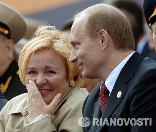 Президент России Владимир Путин с супругой Людмилой Путиной на Красной площади
