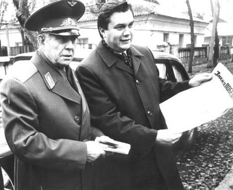 Виктор Янукович с космонавтом Георгием Береговым