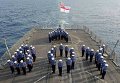 Команда фрегата HMS Lancaster образует слово мальчик, отмечая рождение принца Кембриджского