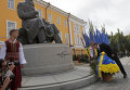 Виктор Янукович на церемонии возложения цветов к памятнику Михаилу Грушевскому