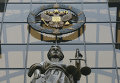 Статуя Фемиды на фасаде здания суда в РФ, архивное фото