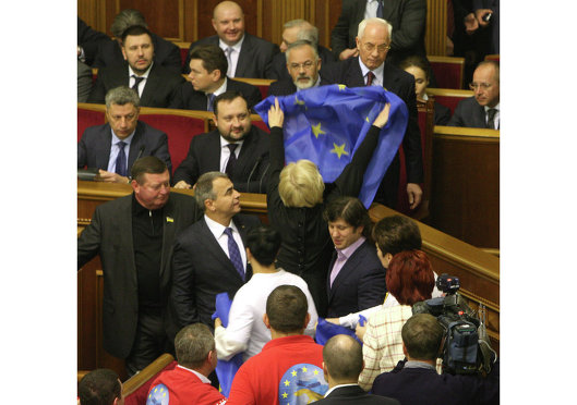 Заседание Верховной Рады Украины в связи с решением о приостановке подготовки к ассоциации с Евросоюзом