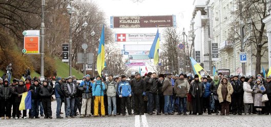 Протестующие блокируют улицу в центре Киева