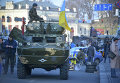 Военная стоит на Крещатике в поддержку Крыма