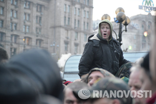 Потасовка во время Вече на Майдане Независимости