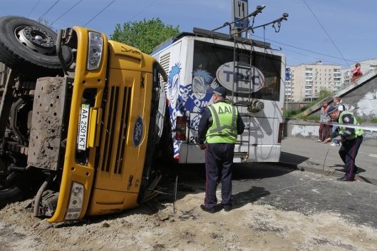 Крупная авария в Киеве: госпитализированы 19 человек