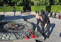 Торжественная церемония возложения цветов к памятнику Славы в Киеве