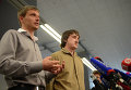 Репортеры LifeNews Олег Сидякин (слева) и Марат Сайченко